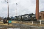 NS 1637 leads an empty coal train towards Elm